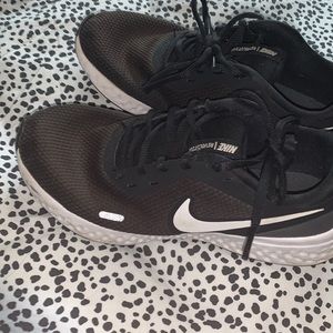 nike black sneakers